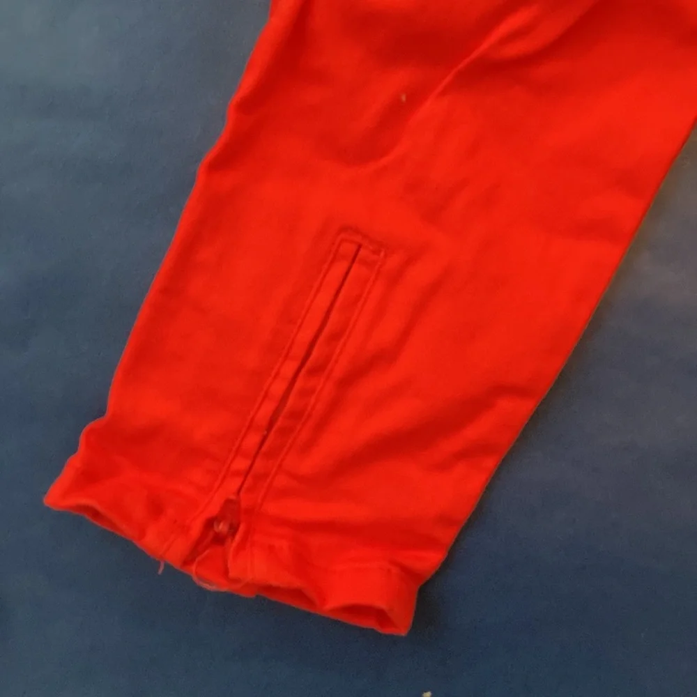• Red pants • - Picture 5 of 5
